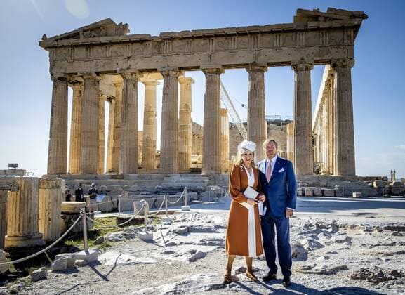Bilder des Jahres 2022, Entertainment 10 Oktober Entertainment Themen der Woche KW44 Entertainment Bilder des Tages 2022-10-31 14:00:33 ATHENS - King Willem-Alexander and Queen Maxima pay a visit to the Acropolis, during which the Erechtheion and the Parthenon were visited during a walk. The royal couple is on a three-day visit to Greece. ANP SEM VAN DER WAL netherlands out - belgium out