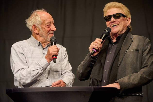 Bilder des Jahres 2022, Entertainment 11 November Entertainment Themen der Woche KW44 Entertainment Bilder des Tages Heino besucht Dieter Hallervorden in seinem Theater in Dessau Deutschland, Dessau, 03.11.2022: Heino und Dieter Hallervorden im Mitteldeutschen Theater in Dessau. Im Rahmen seiner Kirchentournee Die Himmel rühmen treffen sich Heino und Dieter Hallervorden auf einer Pressekonferenz in Dessau. Heino besucht vorab alle Auftrittsorte und erzählt Details zur geplanten Tournee.