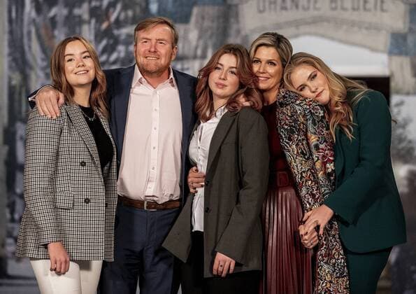 Bilder des Jahres 2022, Entertainment 11 November Entertainment Themen der Woche KW44 Entertainment Bilder des Tages 2022-11-04 14:03:50 AMSTERDAM - King Willem-Alexander, Queen Maxima and princesses Amalia, Ariane and Alexia pose during the photo session in the Nieuwe Kerk. ANP REMKO DE WAAL netherlands out - belgium out