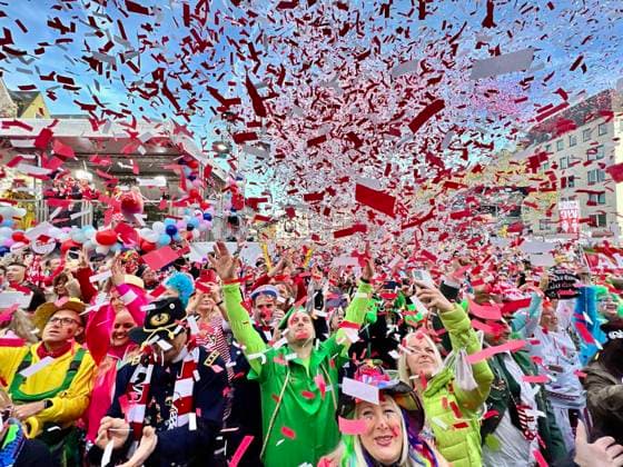 Bilder des Jahres, News 11 November News Themen der Woche KW45 News Bilder des Tages 11:11 Kölner Karneval - Sessionseröffnung auf dem Heumarkt zur Session 2022 2023 Jecken, Impressionen Oberbürgermeisterin Henriette Reker, Guido Cantz WDR Kölle Sessionsauftakt