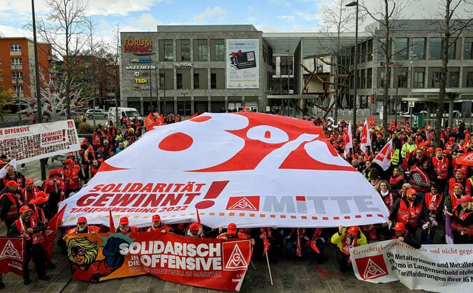 Bilder des Jahres, News 11 November News Themen der Woche KW46 News Bilder des Tages 17.11.2022, xpsx, Lokal Hanau Öffentliche Kundgebung und Demonstrationen sowie zentraler Warnstreik v.l., Hanau Hessen Deutschland (DEU) Freiheitsplatz