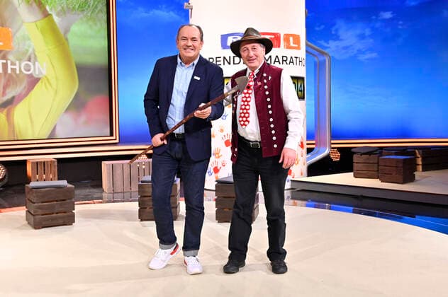 Bilder des Jahres 2022, Entertainment 11 November Entertainment Themen der Woche KW46 Entertainment Bilder des Tages Wolfram Kons und Schäfer Heinrich beim 27. RTL-Spendenmarathon 2022 im Studio 8 der EMG Studios. Hürth, 18.11.2022