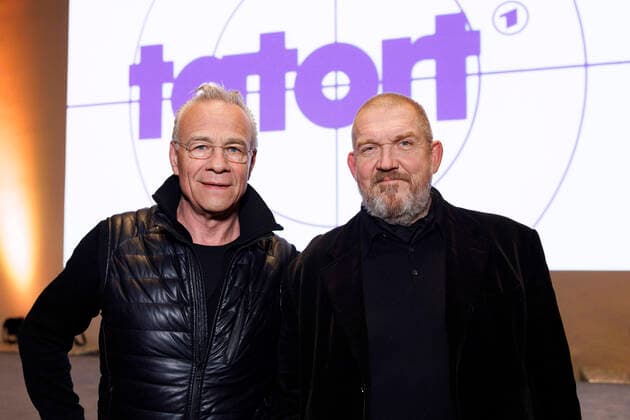Entertainment Themen der Woche KW48 Schauspieler Klaus J. Behrendt (spielt Kommissar Max Ballauf) und Schauspieler Dietmar Bär (spielt Kommissar Freddy Schenk) beim Preview der Tatort-Folge Schutzmaßnahmen im historischen Rathaus. Köln, 29.11.2022 NRW Deutschland Copyright: xChristophxHardtx