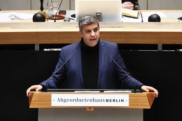 SPD Fraktionsvorsitzende Raed Saleh im Abgeornetenhaus in Berlin am 1. Dezember 2022. Plenarsitzung im Abgeornetenhaus von Berlin