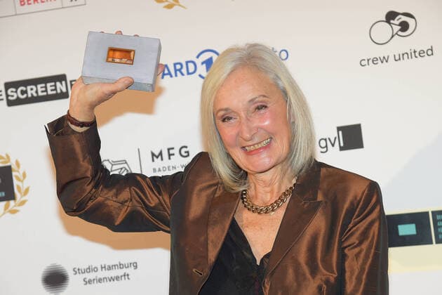 Bilder des Jahres, Entertainment 12 Dezember Entertainment Themen der Woche KW48 Entertainment Bilder des Tages Verleihung der DAfFNE-Auszeichnung 2022 Eleonore Weisgerber, gewinnerin für die weibliche Nebenrolle Prteis Verleihung der DAfFNE-Deutsche Akademie für Fernsehen, Auszeichnung 2022 im Meistersall in Berlin am 03.12.2022