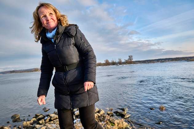 BM in Steffi Lemke besucht Nationalpark Unteres Odertal EUR, Deutschland, Brandenburg, Criewen, 12.12.2022: Bundesumweltministerin Steffi Lemke besichtigt das Flussökosystem Unteres Odertal. Die Salzeinleitung in die Oder führte zu einer massiven Vermehrung einer giftigen Brackwasseralge, die daraus resultierende Umweltweltkatastophe bedroht den gesamten Fischbestand auf mehrere Jahre.