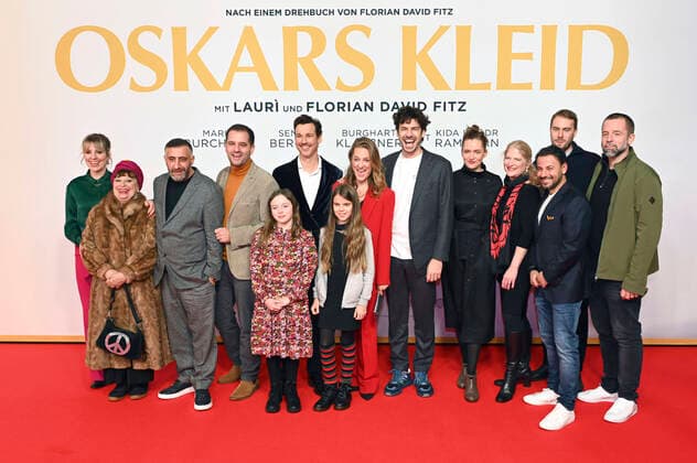 Bilder des Jahres 2022, Entertainment 12 Dezember Entertainment Themen der Woche KW50 Nora Boeckler, Inge Maux, Kida Khodr Ramadan, Hannes Heyelmann, Ava Petsch, Florian David Fitz, Lauri, Marie Burchard, Juan Lo Sasso, Xenia Tiling, Judith Erber, Hüseyin Tabak, Daniel Sonnabend und Dan Maag bei der Premiere des Kinofilms Oskars Kleid in der Astor Film Lounge im Arri Kino. München, 15.12.2022