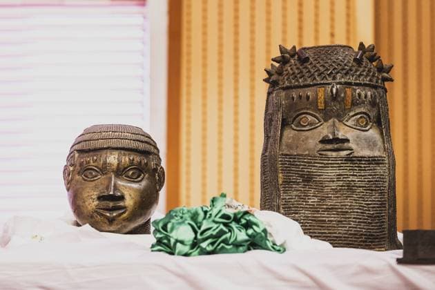 Bilder des Jahres 2022, News 12 Dezember News Themen der Woche KW51 News Bilder des Tages Benin-Bronze, aufgenommen im Rahmen der Zeremonie zur Rueckgabe der Benin-Bronzen an Nigeria in Abuja, 20.12.2022. Deutschland gibt im Rahmen der Restitution zahlreiche Kunstgegenstaende, die als Beutekunst aus dem 19. Jahrhundert gelten, an den Staat Nigeria zurueck. Fuer die offizielle Uebergabe sind unter anderem Bundesaussenministerin Baerbock sowie Kulturstaatsministerin Roth und Direktorinnen und Direktoren deutscher Museen mitgereist. Abuja Nigeria Copyright: xFlorianxGaertnerx