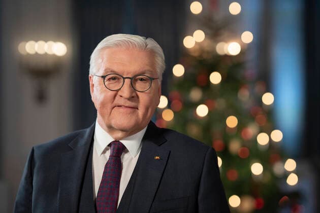 Bilder des Jahres 2022, News 12 Dezember News Themen der Woche KW51 News Bilder des Tages Weihnachtsansprache 2022 - Bundespräsident Frank-Walter Steinmeier in Schloss Bellevue SPEERFRIST FÜR REDAKTIONELLE VERWENDUNG = 24.12.2022, 00:00 Uhr ;SPEERFRIST 24.12.22, 00:00 Uhr Weihnachtsansprache 2022 - Bundespräsident Frank-Walter Steinmeier in Schloss Bellevue SPEERFRIST FÜR REDAKTIONELLE VERWENDUNG = 24.12.2022, 00:00 Uhr , Berlin Berlin Deutschland Schloss Bellevue