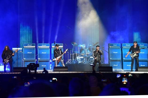 Bilder des Jahres 2023, Entertainment 01 Januar Entertainment Themen der Woche KW52 Entertainment Bilder des Tages Silvester am Brandenburger Tor Die RockBand Scorpions CELEBRATE at the GATE am dem Pariser Platz- Silvester am Brandenburger Tor - (Willkommen 2023) in Berlin am 31.12.2022