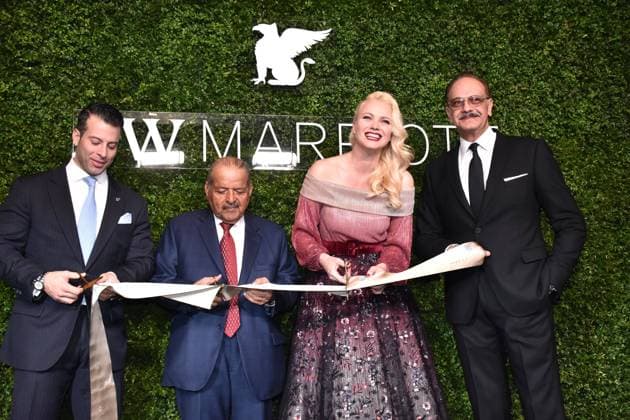 Bilder des Jahres 2023, Entertainment 01 Januar Entertainment Themen der Woche KW02 Entertainment Bilder des Tages Direktor und General Manager Aramis Gianella Borradori, Sheikh Faisal Bin Quassim Al Thani, Franziska Knuppe und Tarek M. el Sayed bei der Eroeffnung vom Hotel JW Marriott am 9.01.2023 in der Stauffenbergstrasse 26 in Berlin. Das ehemalige Maritim Hotel Berlin Central District wurde von einer Investorengruppe aus Katar gekauft und monatelang umfassend saniert. Mit dem heutigen Opening wurde das Hotel nun offiziell eingeweiht¦ Marriott Hotel-Eroeffnung in Berlin