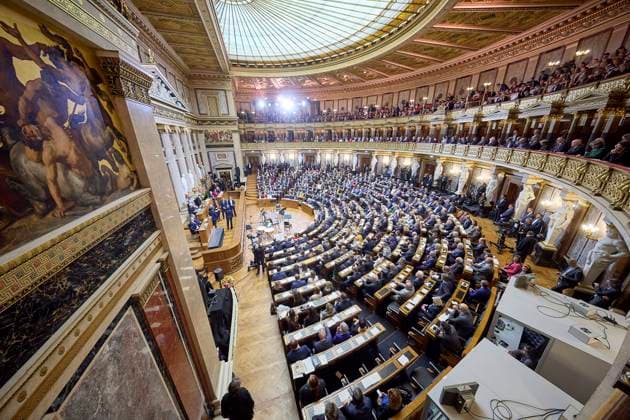Bilder des Jahres 2023, News 01 Januar News Themen der Woche KW02 News Bilder des Tages - Wien 12.01.2023 - Wiedereröffnung Parlament - Heute fand im Bundesversammlungssaal der Festakt zur Eröffnung des sanierten Parlamentsgebäudes statt. Nach der rund fünf Jahren dauernden Sanierung erstrahlt das Hohe Haus in neuem Glanz. Zahlreiche Persönlichkeiten nahmen am feierlichen Festakt teil. PHOTO: Blick in den Bundesversammlungssaal . Vienna (AUSTRIA) - Reopening of austrian Parliament - Today the ceremony for the opening of the renovated Parliament building took place in the Federal Assembly Hall. After the renovation, which lasted about five years, the parliament shines in new splendor. Numerous personalities took part in the festive ceremony. Festakt zur Wiedereröffnung des sanierten Parlaments