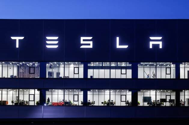 Tesla Giga Factory Gruenheide, 13.01.2023 - Batteriefabrik des US Elektroautobauers Tesla am Tesla Werksgelaende. Nach Preissenkungen in Asien reduziert der US-Autobauer Tesla auch in Europa die Preise fuer seine Elektro Fahrzeuge. Gruenheide Brandenburg Deutschland