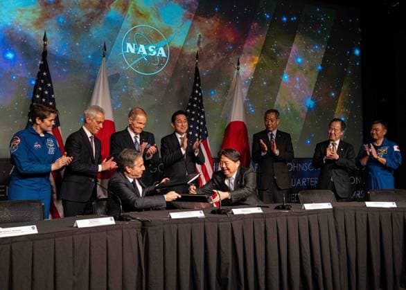 January 13, 2023, Washington, DC, United States of America: U.S. Secretary of State Tony Blinken, left, and Japanese Foreign Minister Yoshimasa Hayashi exchange a signed agreement extending space collaboration at NASA Headquarters, January 13, 2023 in Washington, D.C. Left to right are: NASA astronaut Anne McClain, Amb. Rahm Emanuel, US Sec. of State Tony Blinken, NASA Administrator Bill Nelson, Japanese Prime Minister Fumio Kishida, Japanese Foreign Minister Hayashi Yoshimasa, JAXA president Yamakawa Hiroshi, Amb. Tomita Koji and astronaut Hoshide Akihito. Washington United States of America - ZUMAp138 20230113_zaa_p138_021 Copyright: xFreddiexEverett StatexDepartmentx