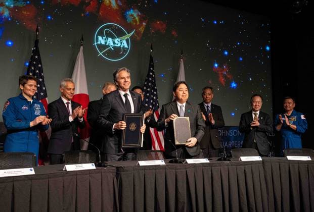 January 13, 2023, Washington, DC, United States of America: U.S. Secretary of State Tony Blinken, left, and Japanese Foreign Minister Yoshimasa Hayashi hold the signed agreement extending space collaboration at NASA Headquarters, January 13, 2023 in Washington, D.C. Left to right are: NASA astronaut Anne McClain, Amb. Rahm Emanuel, US Sec. of State Tony Blinken, Japanese Foreign Minister Hayashi Yoshimasa, JAXA president Yamakawa Hiroshi, Amb. Tomita Koji and astronaut Hoshide Akihito. Washington United States of America - ZUMAp138 20230113_zaa_p138_037 Copyright: xFreddiexEverett StatexDepartmentx