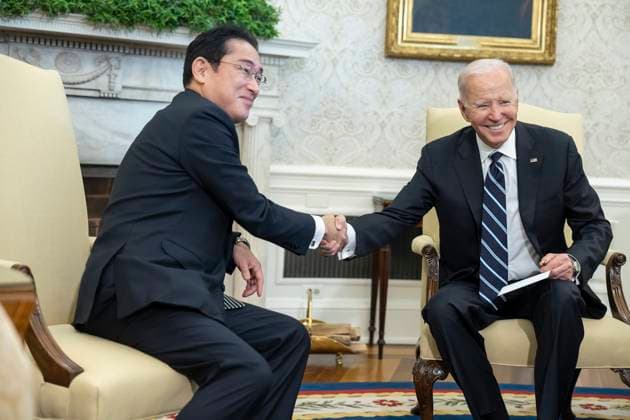 January 13, 2023, Washington, DC, United States of America: U.S President Joe Biden shakes hands with Japanese Prime Minister Fumio Kishida, left, before the start of their bilateral meeting in the Oval Office of the White House, January 13, 2023 in Washington, D.C. Washington United States of America - ZUMAp138 20230113_zaa_p138_060 Copyright: xAdamxSchultz WhitexHousex