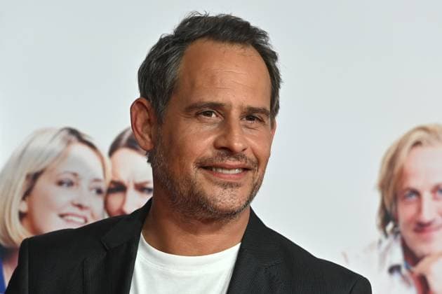 Moritz BLEIBTREU (Schauspieler), Einzelbild,angeschnittenes Einzelmotiv,Portraet,Portrait,Porträt. Roter Teppich,Red Carpert Deutschlandpremiere CAVEMAN am 23.01.2023 in der ARRI Lounge in Muenchen.