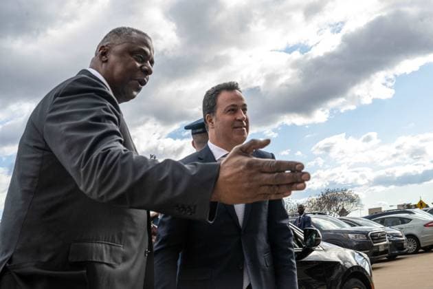 January 26, 2023, Washington, DC, United States of America: U.S Secretary of Defense Lloyd Austin, left, welcomes Albanian Defense Minister Niko Peleshi during the arrival ceremony at the Pentagon, January 26, 2023 in Washington, D.C. Washington United States of America - ZUMAp138 20230126_zaa_p138_015 Copyright: xTsgt.xJackxSanders Dodx