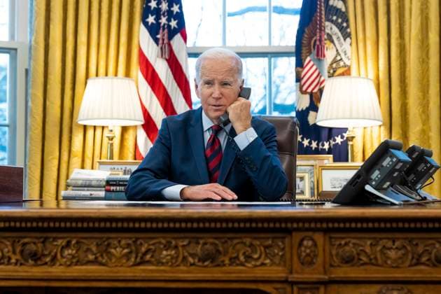 January 24, 2023, Washington, DC, United States of America: U.S President Joe Biden speaks with Brandon Tsay by telephone from the Oval Office of the White House, January 24, 2023 in Washington, D.C. Tsay single handedly disarmed the Monterey Park mass shooter Huu Can Tran at his families Lai Lai Ballroom in Alhambra, California. Washington United States of America - ZUMAp138 20230124_zaa_p138_043 Copyright: xErinxScott WhitexHousex