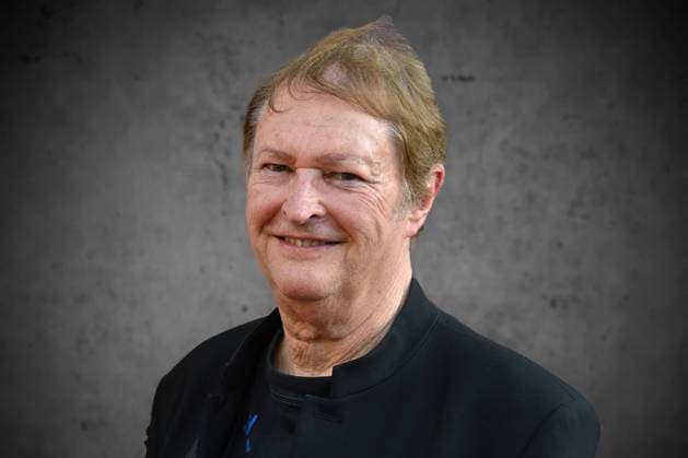 FOTOMONTAGE: Hans-Juergen Buchner (Haindling), Einzelbild,angeschnittenes Einzelmotiv,Portraet,Portrait. Bayerischer Filmpreis 2021-Red Carpet,Roter Teppich, am 20.05.2022 im Prinzregententheater in Muenchen.