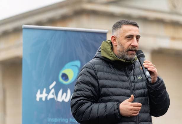 11.02.2023,Berlin,Deutschland,Gedenkveranstaltung für die Opfer der Erdbebenkatastrophe in der Türkei und in Syrien am Brandenburger Tor.Foto:Kida Khodr Ramadan