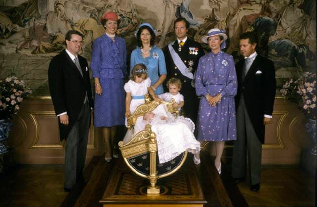 ARCHIVE 1982 08 31 Group photo with the Swedish Royal Family and the godparents at Stockholm Palace 31 August 1982, after the christening ceremony for Princess Madeleine From left Prince Andreas von Sachsen Coburg and Gotha, Princess Benedikte of Denmark, Queen Silvia, King Carl XVI Gustaf, Princ  Copyright: xJanxCollsiööx xTT x DROTTNING SILVIA FYLLER 75 AR