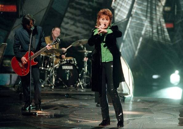 SCANPIX SWEDEN, 1997 05 02 Melodifestivalen Eurovision Song Contest 1997 The image Englands entry Love Shine a light with Katrina and the Waves Katrina Leskanich on stage Making a gesture x50020x  Copyright: xLeifxRxJansson TTx 50020