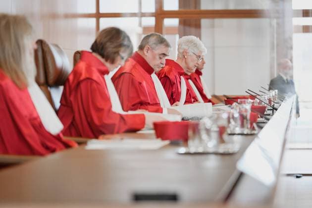 Richter des Bundesverfassungsgericht bei Urteilsverkuendung Richter des Bundesverfassungsgericht im Gerichtsaal bei der Urteilsverkuendung des Zweiten Senat in Karlsruhe Karlsruhe Rheinland-Pfalz Deutschland