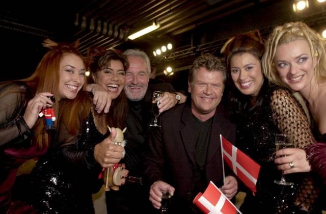SCANPIX SWEDEN, 2000 05 12 General rehearsal for the Eurovision Song Contest, which gets underway tomorrow, Saturday, at the Globen in Stockholm.Pictured is Denmarks entry Fly on the wings of love, performed by the Olsen Brothers, surrounded by fans or fellow contestants x71420x  Copyright: xFredrikxSandberg TTx 71420