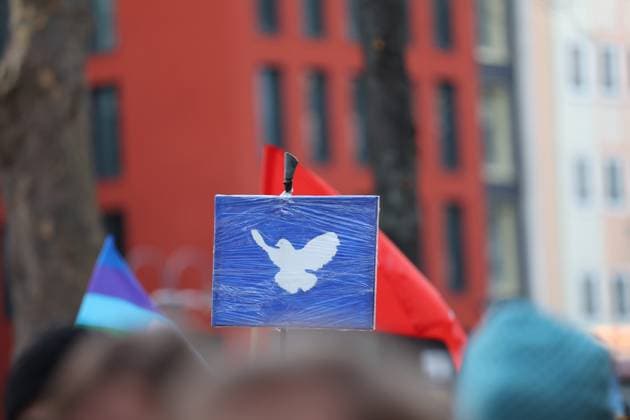 Aktionswochenende öStoppt das Töten für Waffenstillstand und Verhandlungen!˜ von Deutsche Friedensgesellschaft Vereinigte KriegsdienstgegnerInnen in Köln 25.02.2023 Köln NRW Deutschland
