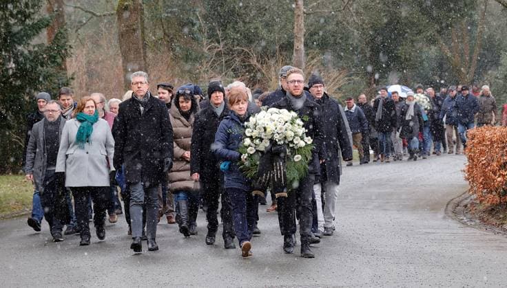 Bilder des Jahres 2023, News 03 März News Themen der Woche KW09 News Bilder des Tages Chemnitzer Friedenstag 05.03.2023, Chemnitz, Gedenken, Politik, Heute ist der 78. Jahrestag der Bombardierung von Chemnitz durch britische und amerikanische Bomber zum Ende des 2. WK. Dabei wurde Chemnitz fast völlig zerstört. Aus diesem Anlass wird auf dem Städtischen Friedhof am Mahnmal der Zerstörung der Stadt und der Opfer des Bombardements mit einer Kranzniedelegung gedacht. Chemnitz Sachsen BRD