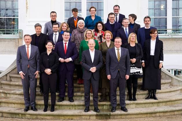 Bilder des Jahres 2023, News 03 März News Themen der Woche KW10 News Bilder des Tages Klausurtagung des Bundeskabinetts auf Schloss Meseberg Aktuell, 06.03.2023 Schloss Meseberg, Familienfoto der Klausurtagung des Bundeskabinetts auf Schloss Meseberg Meseberg Brandenburg Deutschland
