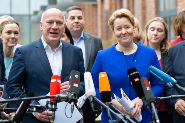 Bilder des Jahres 2023, News 03 März News Themen der Woche KW10 News Bilder des Tages Koalitionsverhandlungen zwischen CDU und SPD Franziska Giffey, SPD, Regierende Bürgermeisterin von Berlin, Stefan Evers, CDU, Kai Wegner, CDU, Landesvorsitzender der CDU Berlin, Raed Saleh, SPD, Vorsitzender der SPD Berlin, Koalitionsverhandlungen zwischen CDU und SPD Berlin Berlin GER