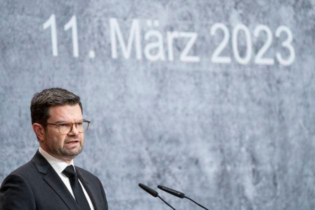 Bilder des Jahres 2023, News 03 März News Themen der Woche KW10 News Bilder des Tages Nationaler Gedenktag für die Opfer terroristischer Gewalt - Gedenken an die Opfer terroristischer Gewalt in Berlin - Marco Buschmann, Bundesminister der Justiz, während der Gedenkveranstaltung;Nationaler Gedenktag für die Opfer terroristischer Gewalt - Gedenken an die Opfer terroristischer Gewalt in Berlin - Marco Buschmann, Bundesminister der Justiz, während der Gedenkveranstaltung, Berlin Berlin Deutschland AXICA Kongress- und Tagungszentr
