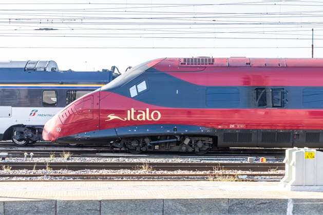 Roter Zug, Italo ist Teil des italienischen Hochgeschwindikgeitsnetzes, Venedig, Italien, Europa