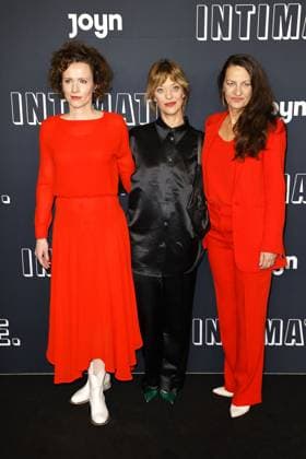 Adina Vetter, Heike Makatsch und Catrin Striebeck bei der Premiere der neuen Comedyserie Intimate (Pro7 und Joyn) am 17.03.2023 in Berlin Intimate Serien Premiere in Berlin