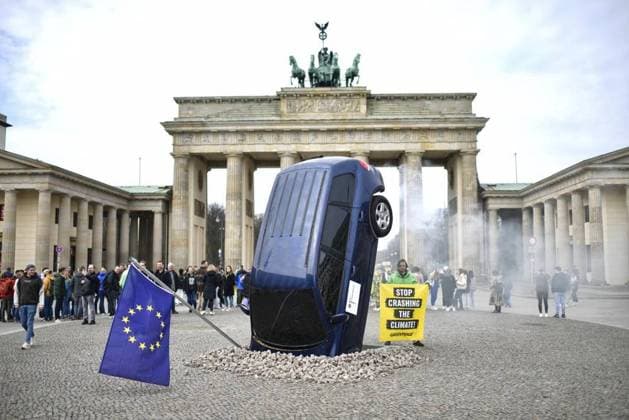 Bilder des Jahres 2023, News 03 März News Themen der Woche KW12 News Bilder des Tages RECORD DATE NOT STATED Greenpeace-Protest vor dem Brandenburger Tor Copyright: RetoxKlar