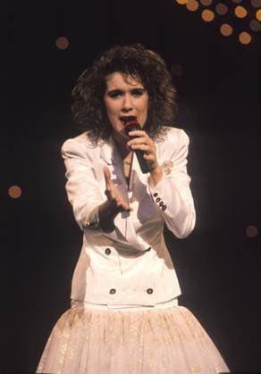 HISTORISKEBILDER Dublin, Irland 1988. Melodi Grand Prix Eurovision Song Contest 1988. Celine Dion pa scenen. Hun vinner finalen for Sveits med sangen Ne partez pas sans moi . Arkivfoto: Eystein Hanssen DUBLIN IRELAND IRLAND EDITORIAL USE ONLY Ref:pFGdEkFvEgU.jpg