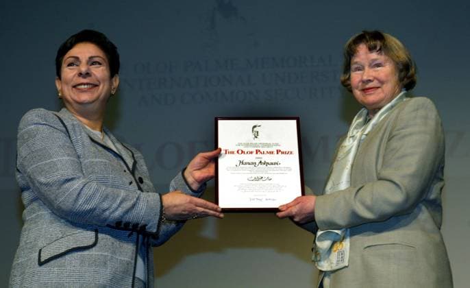 STOCKHOLM 20030130 Palestinian politician and peace activist Hanan Ashrawi was awarded this years Olof Palme Prize She received the prize from Lisbeth Palme at a ceremony at the ABF House in Stockholm Hanan Ashrawi received the prize for her consistent and fearless struggle for the independence and dignity of her people STOCKHOLM Sweden x1013x  Copyright: xJACKxMIKRUTx PALMEPRISET HANAN ASHRAWI