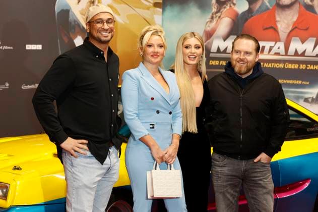 Jean Pierre Kraemer, Evelyn Burdecki, Luna Schweiger und Axel Stein bei der Premiere des Kinofilms Manta, Manta - Zwoter Teil im Cinedom. Köln, 26.03.2023