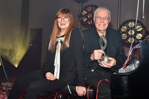 Bilder des Jahres 2023, Entertainment 03 März Entertainment Themen der Woche KW13 Deutscher MusikAutorenPreis 2023 Christian Bruhn für sein Lebenswerk, Katja Ebstein, Laudatorin am Klavier Ankunft roter Teppich zur 14. Preisverleihung, Deutscher MusikAutorenPreis 2023 am 30. März in Berlin