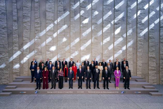 Bilder des Jahres 2023, News 04 April News Themen der Woche KW14 News Bilder des Tages Annalena Baerbock (Buendnis 90 Die Gruenen), Bundesaussenministerin, aufgenommen im Rahmen eines Familienfotos am Rande einer Sitzung der NATO Aussenministerinnen und Aussenminister. Bruessel, 05.04.2023 Bruessel Belgien Copyright: xThomasxTrutschelx