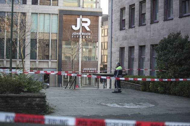 Bilder des Jahres 2023, News 04 April News Themen der Woche KW16 News Bilder des Tages Polizei Großeinsatz nach Messerangriff bei JOHN REED Fitness in der Duisburger Altstadt Copyright: ZoltanxLeskovar