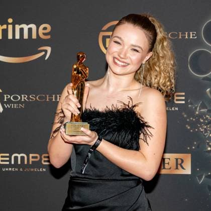 20230422 Kurier Romy Gala 2023 WIEN, OESTERREICH - 22. APRIL: Schauspielerin Julia Beautx Preistraegerin der 34. KURIER ROMY in der Kategorie -Entdeckung weiblich- anlaesslich der Verleihung der 34. KURIER ROMY bei der Kurier Romy-Gala 2023 im Festsaal der Wiener Hofburg am 22. April 2023 in Wien, Oesterreich 230422_SEPA_17_038 Copyright: xIsabellexOuvrardx SEPAxMedia