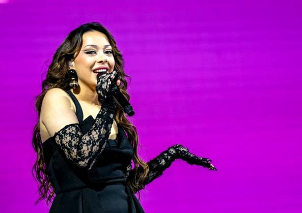 Bilder des Jahres 2023, Entertainment 04 April Entertainment Themen der Woche KW16 Entertainment Bilder des Tages 23.04.2023, xlakx, FIA Formel E, Großer Preis von Berlin 2023 emspor, v.l.Ayliva (buergerl.Elif Akar) auf der Buehne waehrend des ABB FIA Formula E World Championship Qualifiying Berlin Tempelhof Airport am 23. April 2023 in Berlin, Deutschalnd. Tempelhof