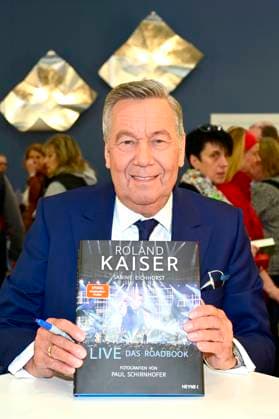 Bilder des Jahres 2023, Entertainment 04 April Entertainment Themen der Woche KW17 Roland Kaiser bei der Signierstunde zu seinem Buch Live - Das Roadbook am Messestand der Penguin Random House Verlagsgruppe auf der Leipziger Buchmesse 2023. Leipzig, 29.04.2023