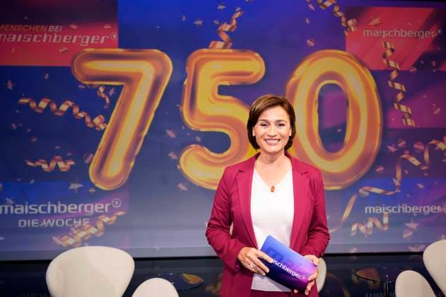 Bilder des Jahres 2023, Entertainment 05 Mai Entertainment Themen der Woche KW18 Entertainment Bilder des Tages Sandra Maischberger in der 750. Sendung der ARD-Talkshow maischberger im Studio Berlin Adlershof. Berlin, 02.05.2023