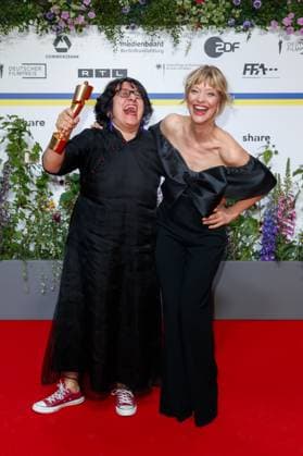 Entertainment Bilder des Tages Event - Deutscher Filmpreis 2023 Roshanak Behesht Nedjad und Heike Makatsch beim 73. Deutschen Filmpreis im Theater am Potsdamerplatz am 12.05.2023 in Berlin. Copyright: xEventpressxKochanx