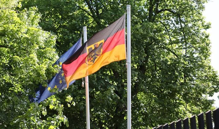 Russia Germany Consulates Visa Applications Suspension 8445498 31.05.2023 The flags of the EU and Germany wave on the territory of the German consulate general in Kaliningrad, Russia. Starting in June, the visa departments of the German consulates general in Kaliningrad, St. Petersburg, Yekaterinburg and Novosibirsk will stop accepting visa applications, with all documents to be processed by the German Embassy in Moscow. Vitaly Nevar Sputnik Kaliningrad Kaliningrad Region Russia  Copyright: xVitalyxNevarx