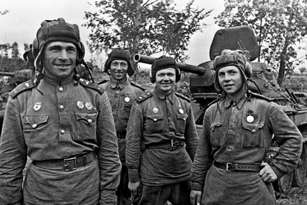 Great Patriotic War 5699590 20.08.1943 Great Patriotic War 1941-1945. The Battle of Kursk (Juky5, 1943 - August 23, 1943). A tank crew of Lieutenant V. Storozhenko who excelled in the combat outside Prokhorovka on July 12, 1943. From left: Lieutenant V. Storozhenko, Corporal F. Kosykh, and Sergeant Major N.Torban. Ryumkin Kursk Russia  Copyright: xRyumkinx